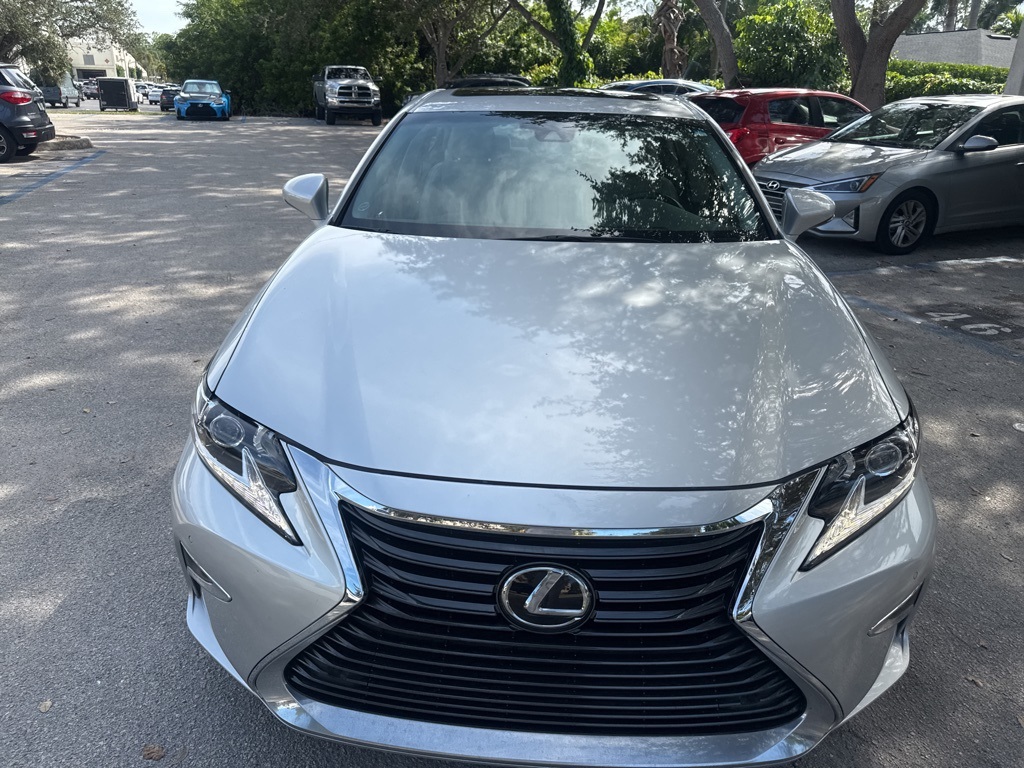 2017 Lexus ES 350 photo 2