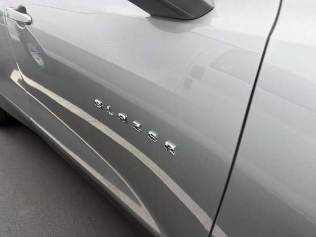 2023 Chevrolet Blazer 2LT photo 2