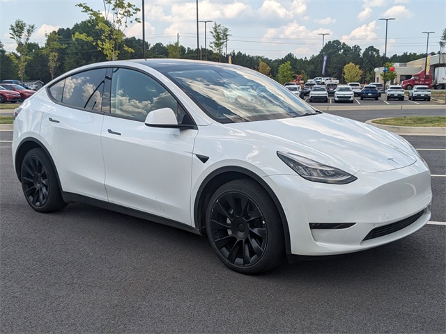 Used 2021 Tesla Model Y Long Range with VIN 5YJYGDEE8MF068306 for sale in Northfield, Minnesota