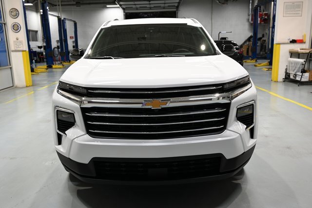 2026 Chevrolet Traverse photo 2