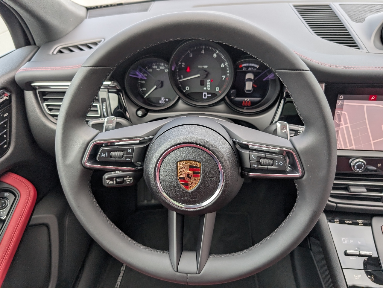2025 Porsche Macan T photo 19