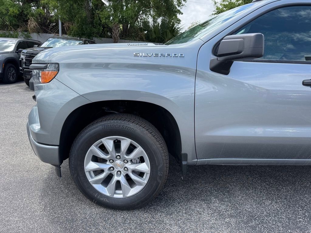 2025 Chevrolet Silverado 1500 Custom photo 9