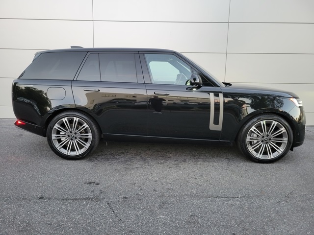 2023 Land Rover Range Rover SE photo 6