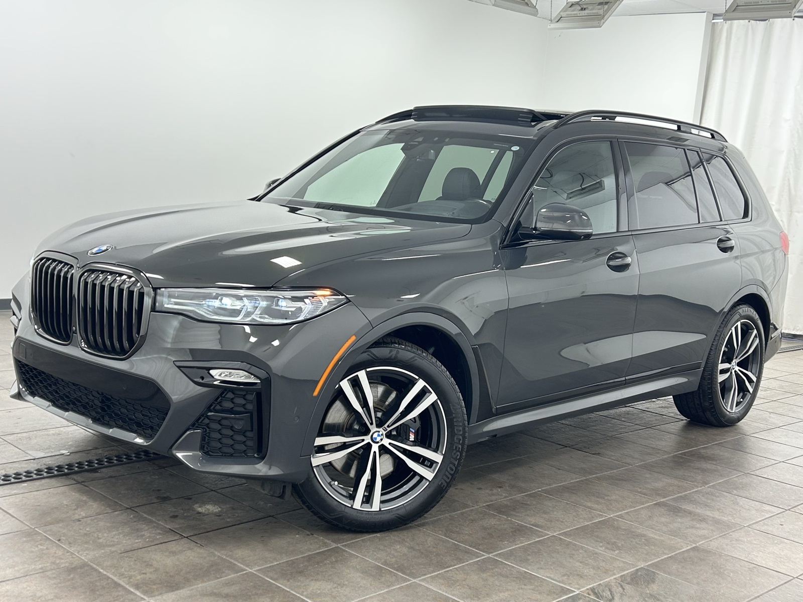 2022 BMW X7 40i's photo