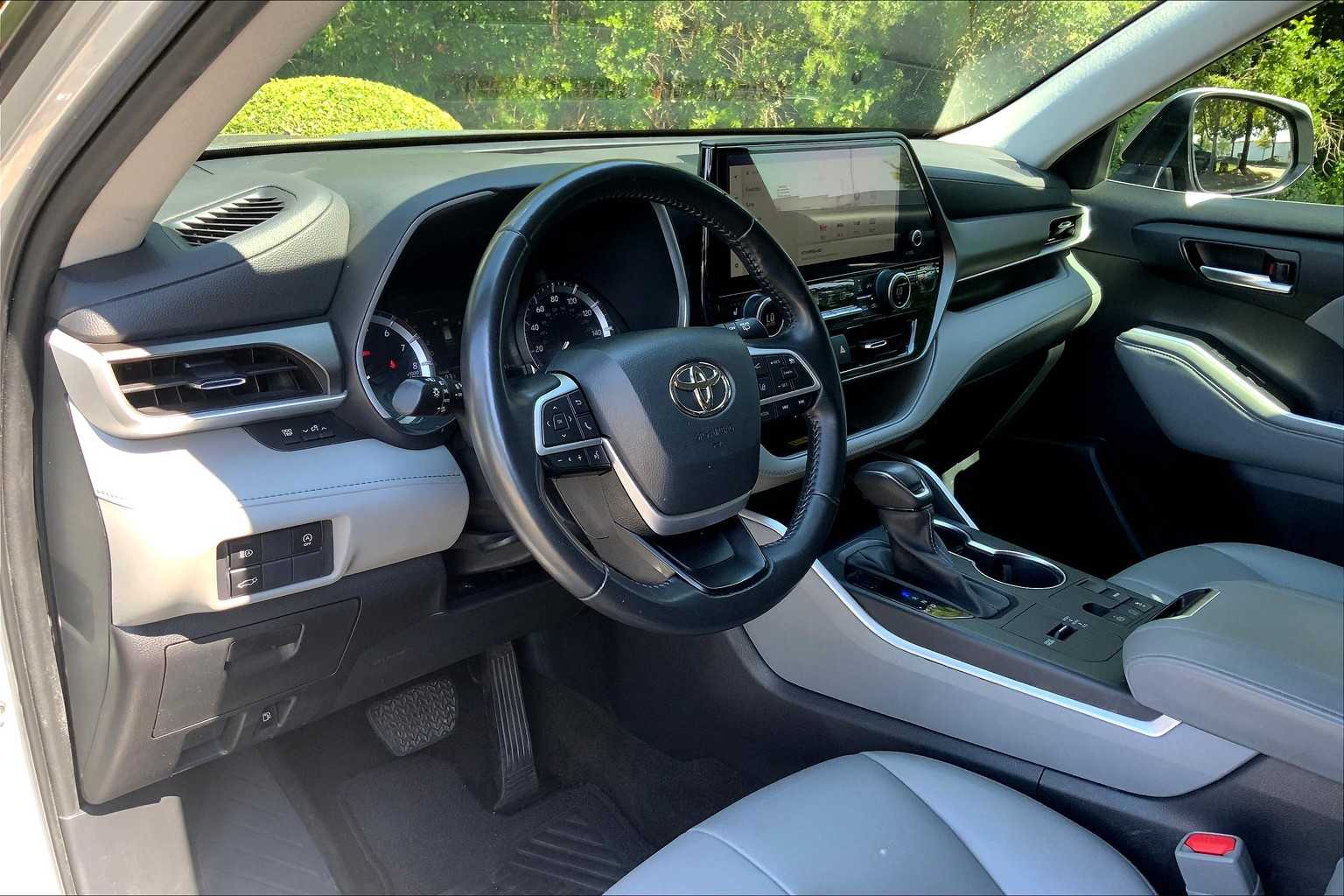 2023 Toyota Highlander XLE photo 16