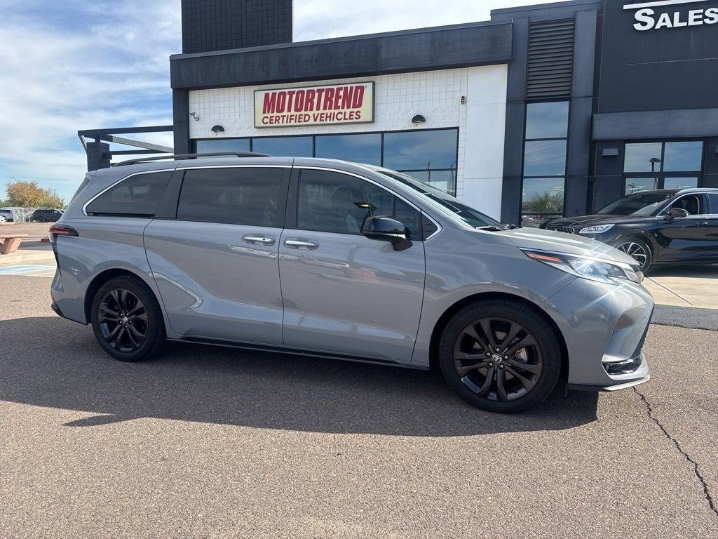 2024 Toyota Sienna XSE photo 2