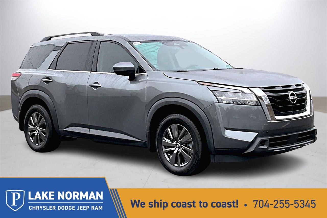2022 Nissan Pathfinder SV's photo