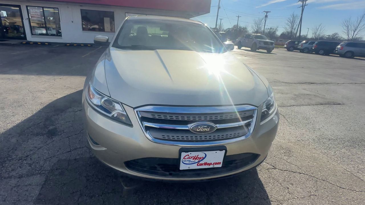 2010 Ford Taurus SEL photo 3
