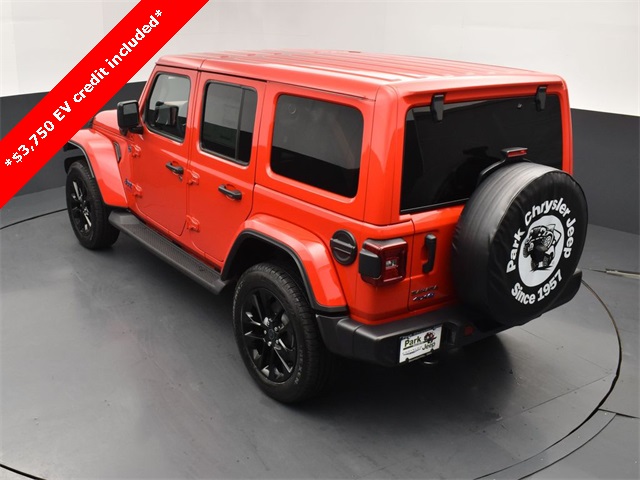 2025 Jeep Wrangler Sahara 4xe photo 15