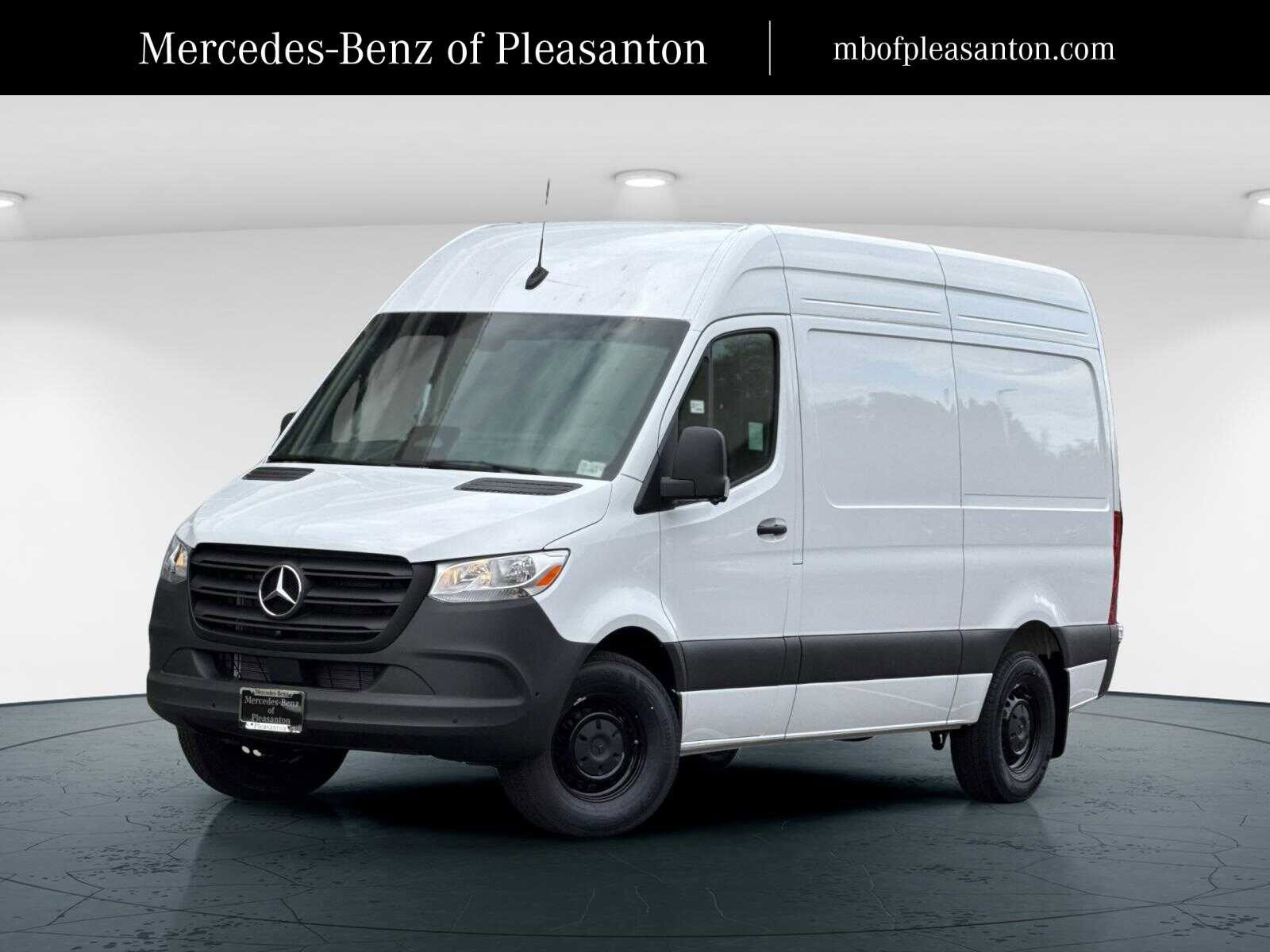 2026 Mercedes-Benz Sprinter Cargo Van Base's photo