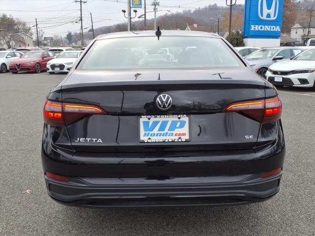 2024 Volkswagen Jetta SE photo 4