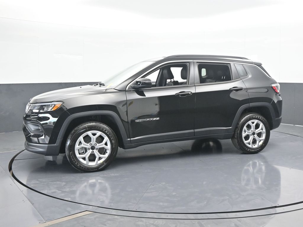2026 Jeep Compass Latitude photo 2