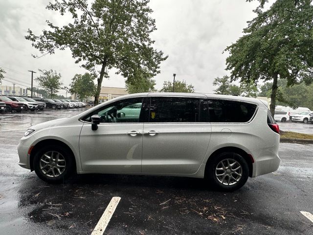 2026 Chrysler Pacifica photo 8