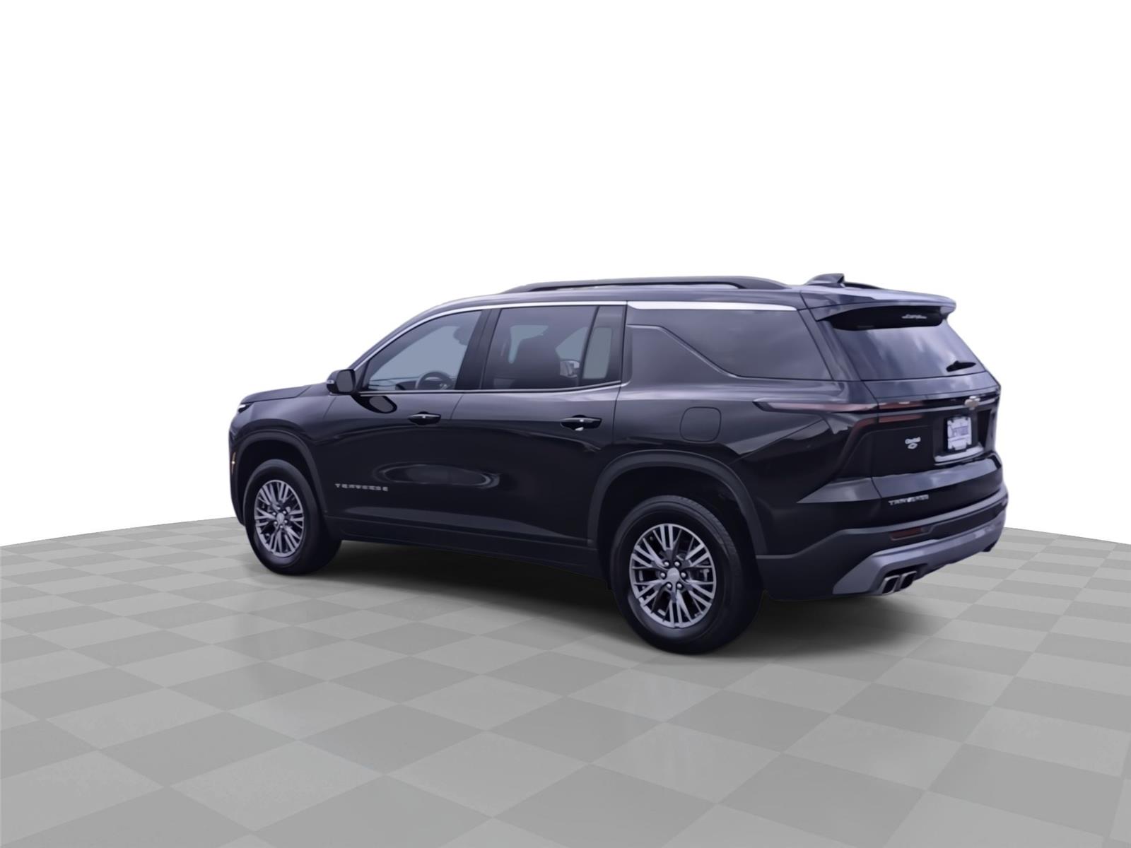 2025 Chevrolet Traverse photo 2