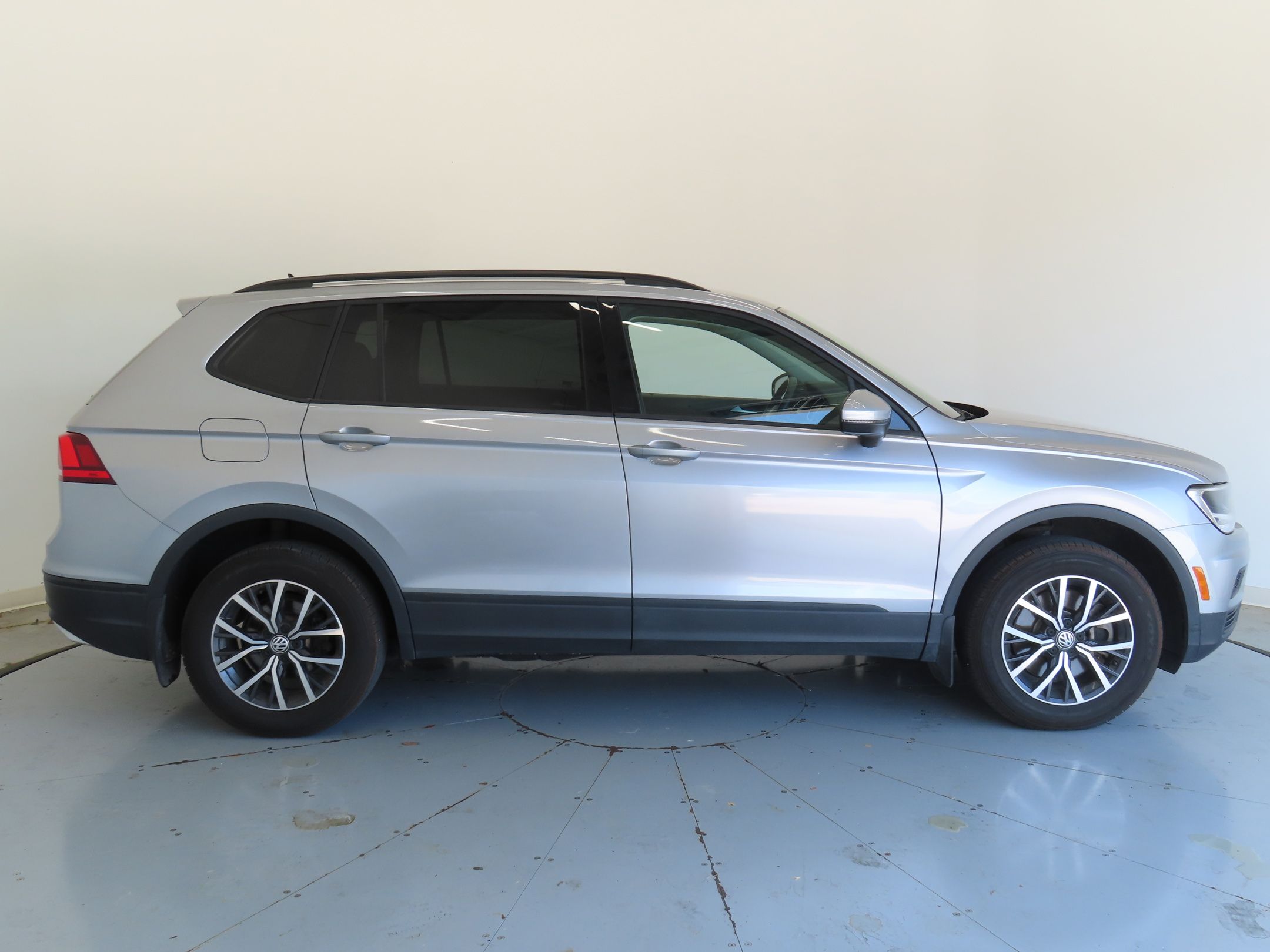 2021 Volkswagen Tiguan S photo 2
