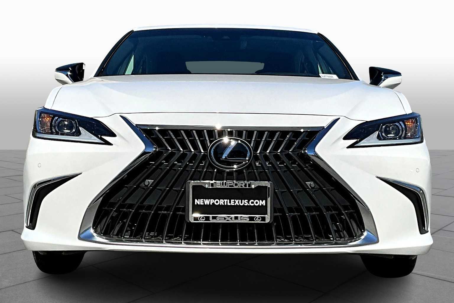 2025 Lexus ES 300h photo 3