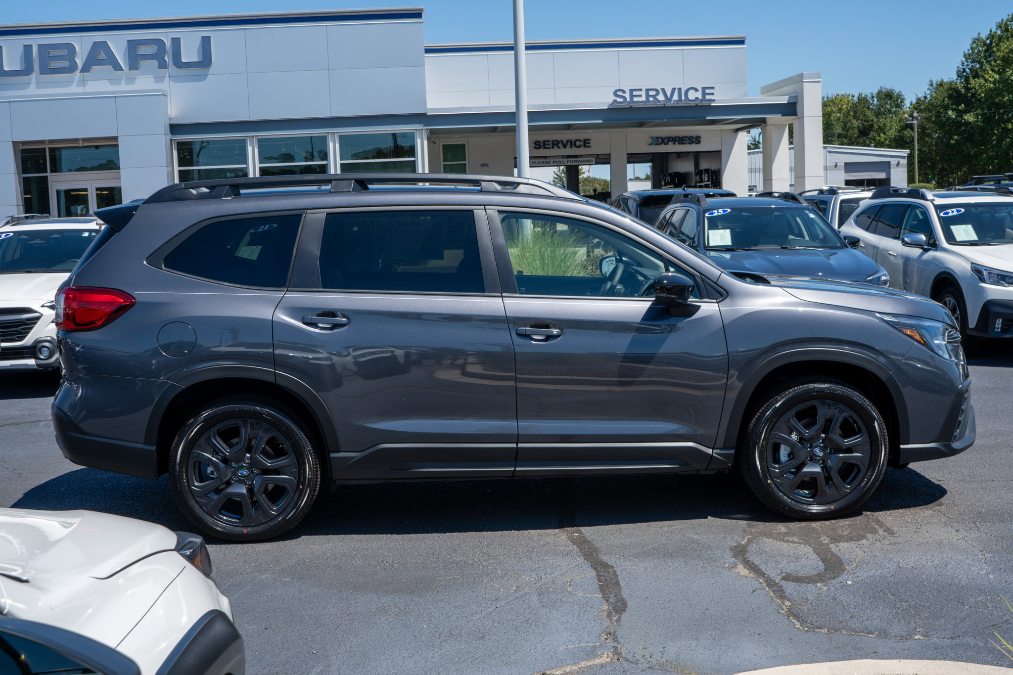 2025 Subaru Ascent Onyx Edition Touring photo 2