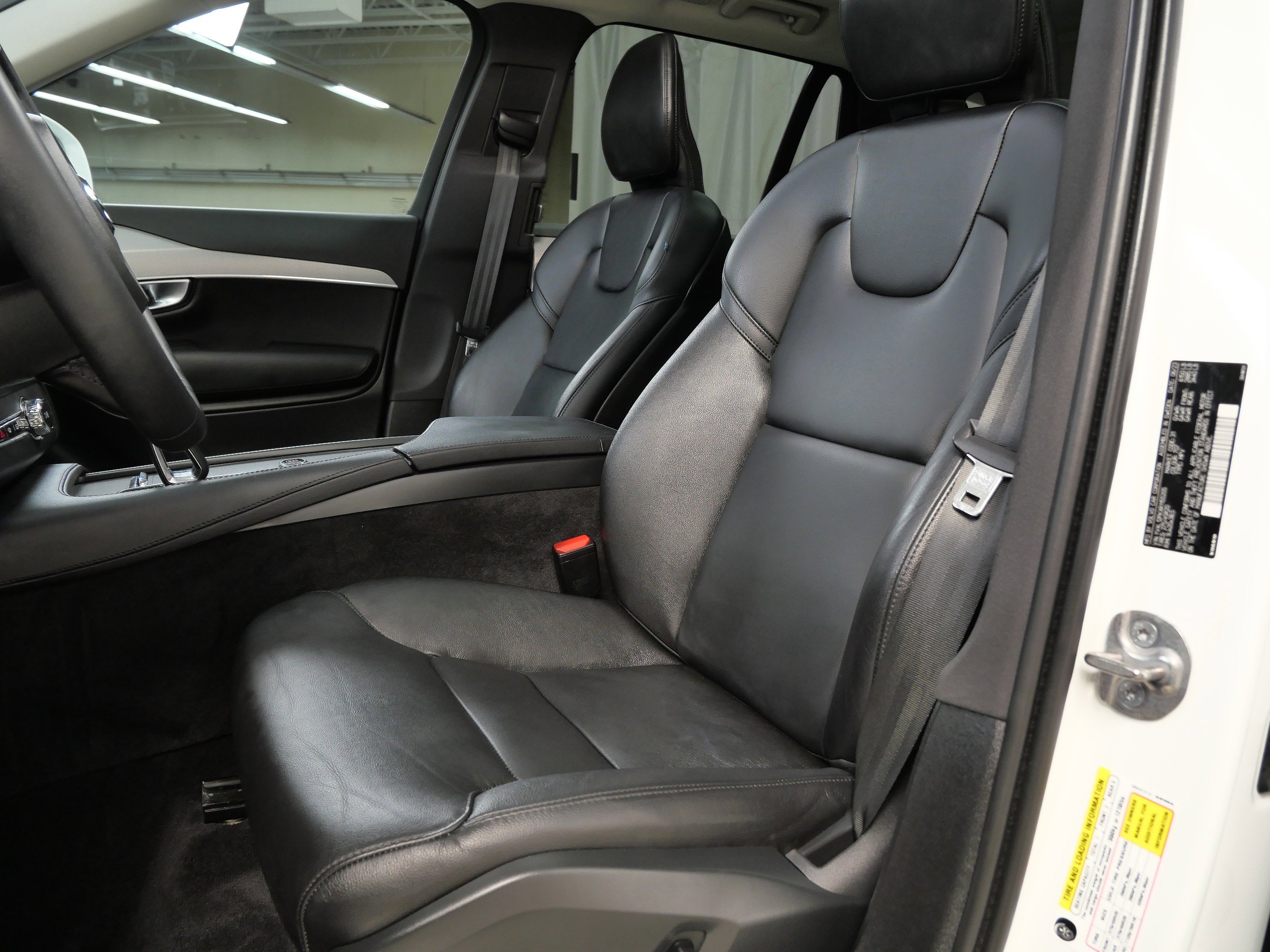 2024 Volvo XC90 Core photo 3
