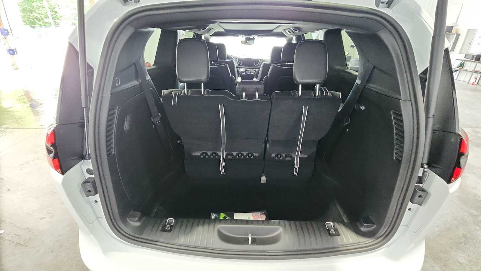 2026 Chrysler Pacifica Limited photo 27
