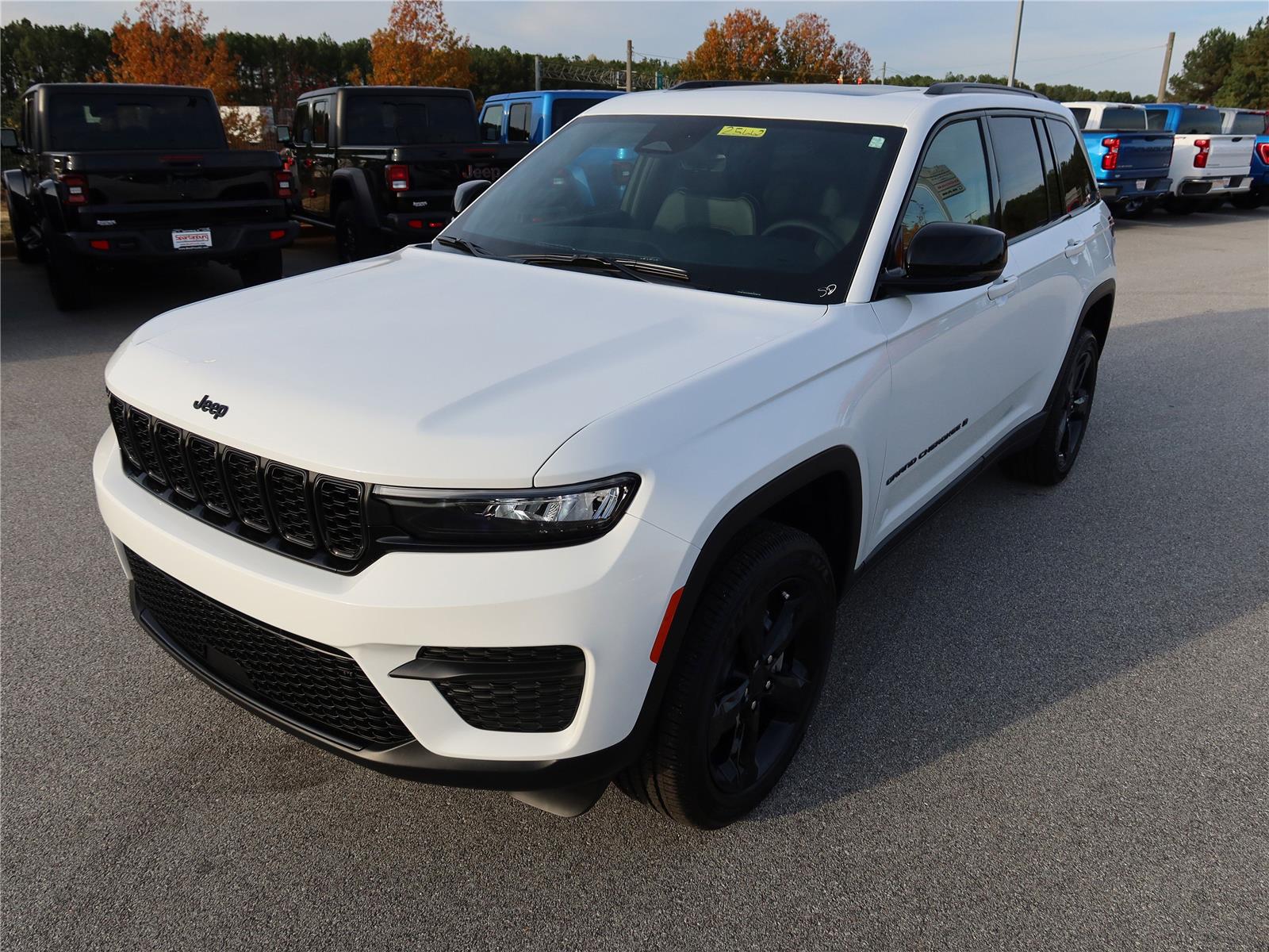 2025 Jeep Grand Cherokee Altitude X photo 2