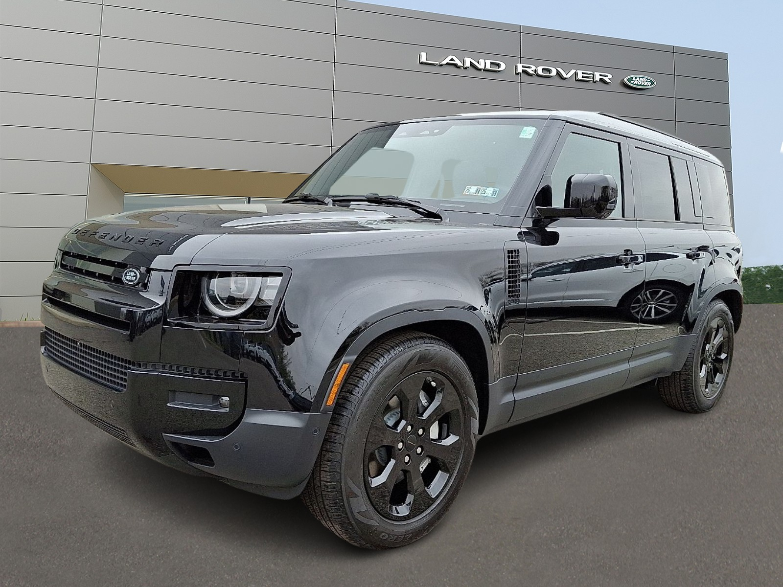 2026 Land Rover Defender S's photo