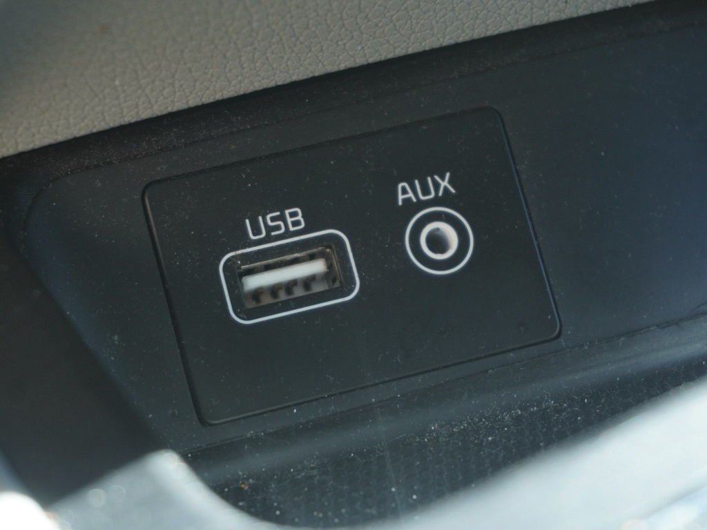2017 Kia Sedona LX photo 17