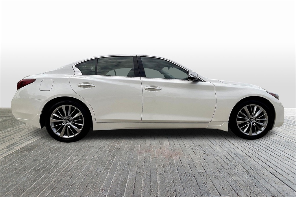 2024 Infiniti Q50 LUXE photo 3