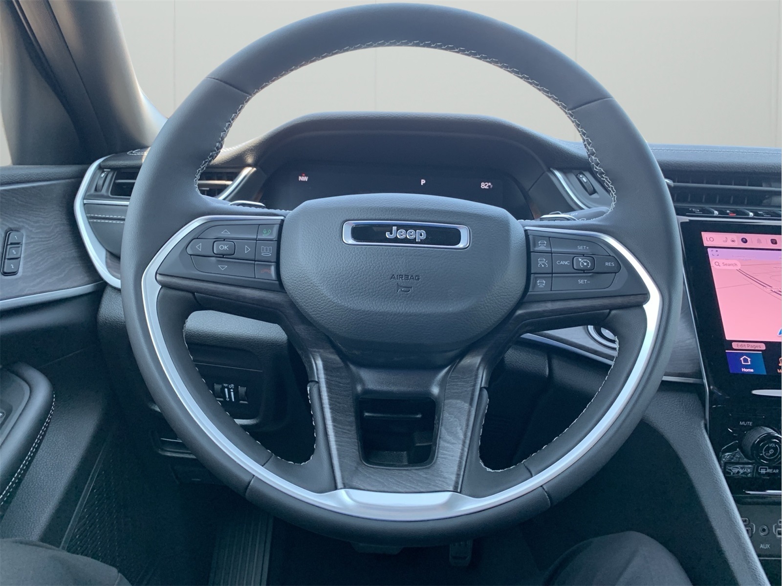 2025 Jeep Grand Cherokee Limited photo 11