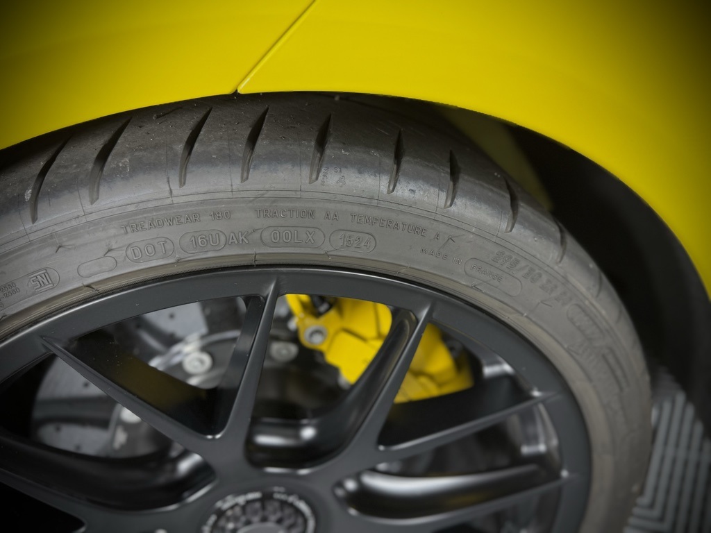 2024 Porsche Boxster Spyder photo 18