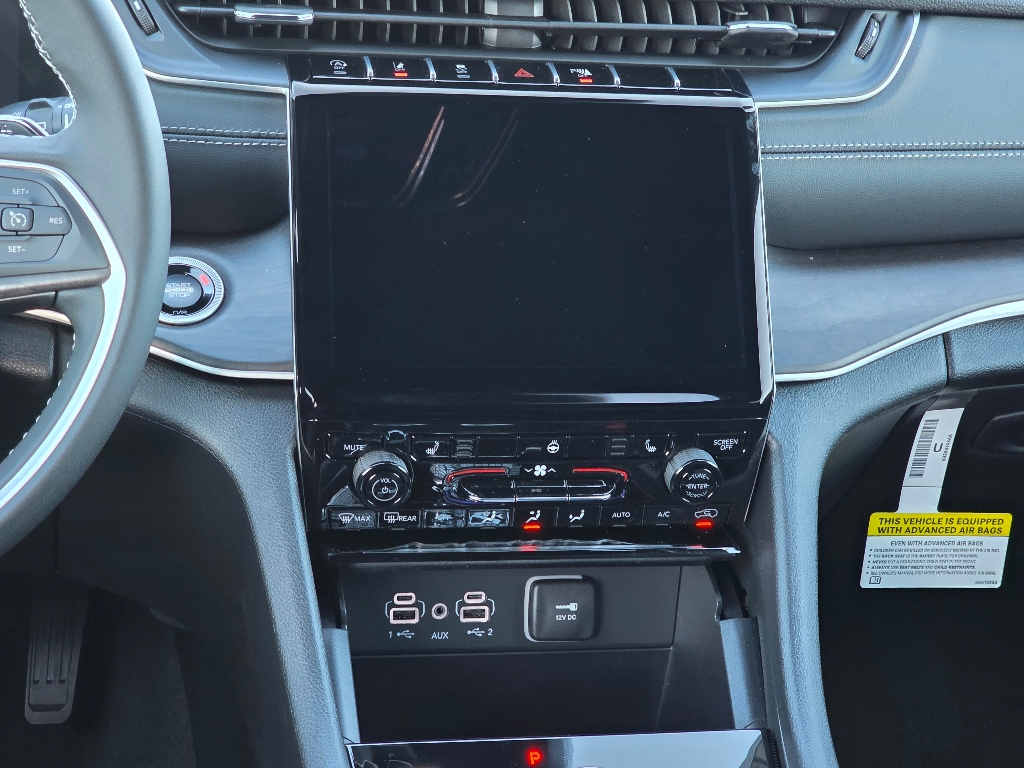 2025 Jeep Grand Cherokee Limited photo 2