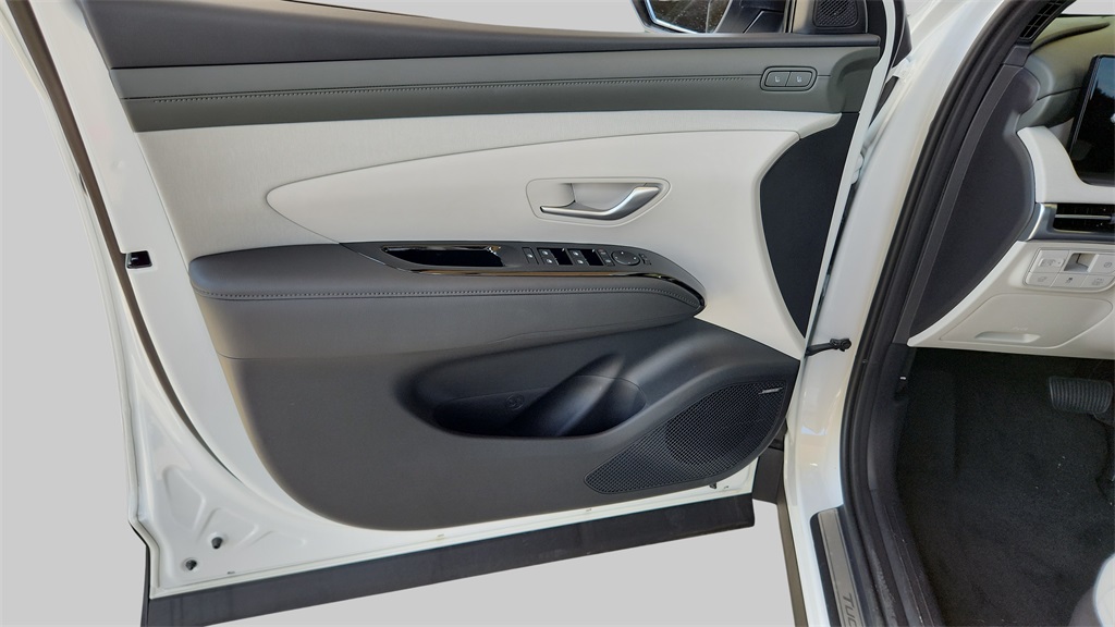 2025 Hyundai Tucson Hybrid Limited photo 28