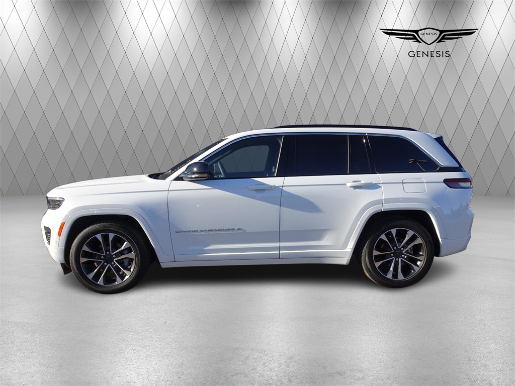 2025 Jeep Grand Cherokee Overland photo 2