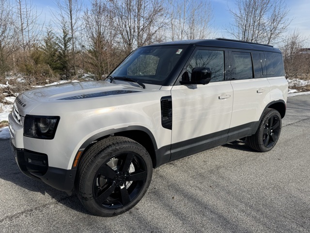 2026 Land Rover Defender S's photo