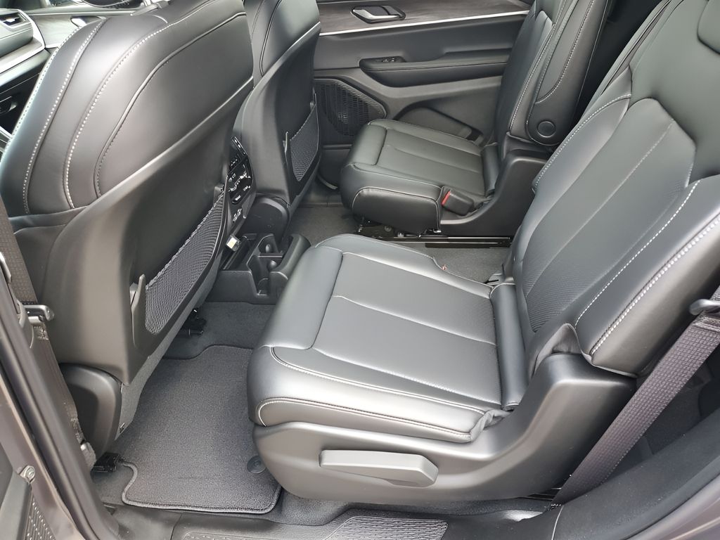 2025 Jeep Grand Cherokee Limited photo 18