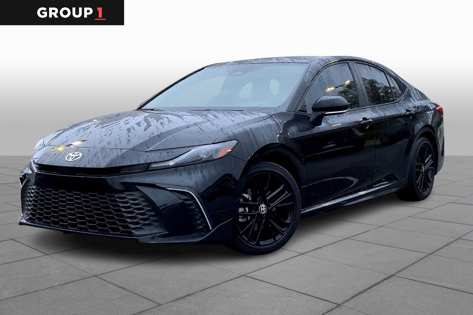 2025 Toyota Camry SE's photo