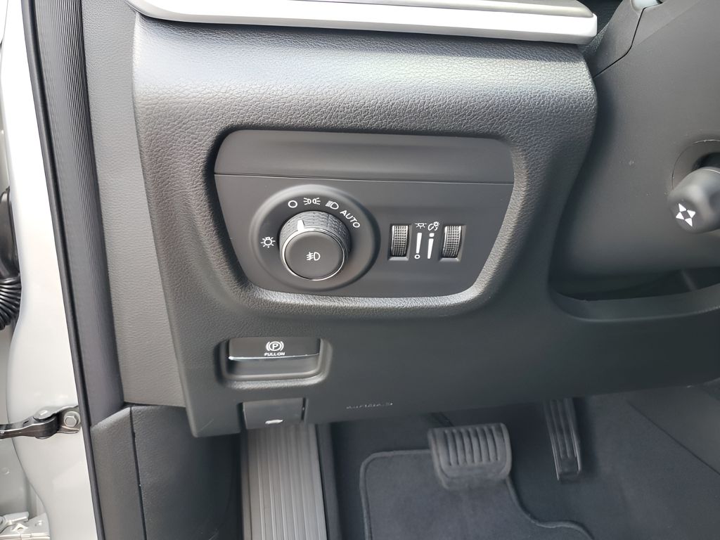 2025 Jeep Grand Cherokee Limited photo 30