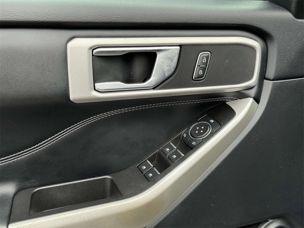 2022 Ford Explorer XLT photo 17