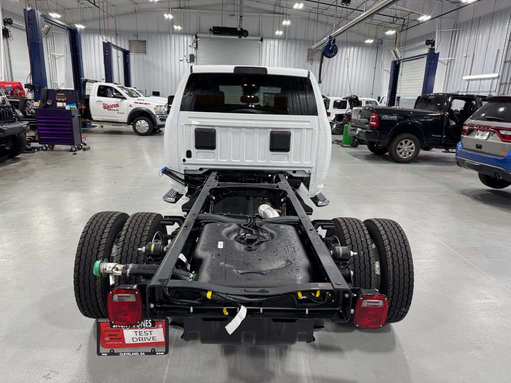 2025 Ram 4500 Tradesman photo 3
