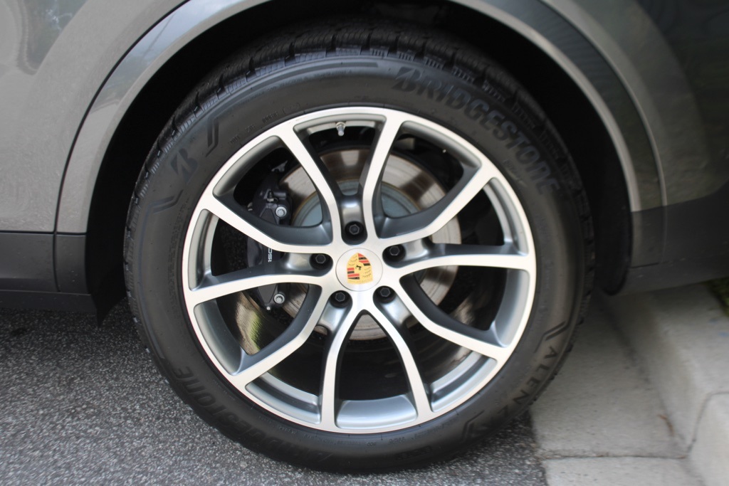 2025 Porsche Cayenne Coupe Base photo 12