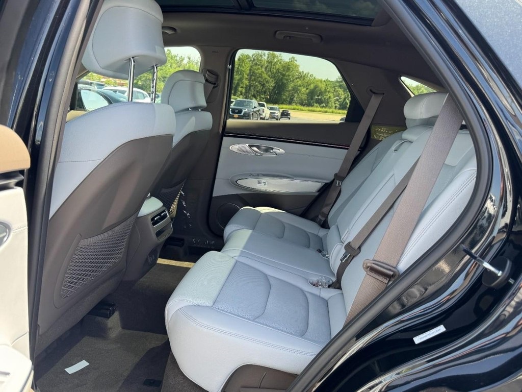 2026 Genesis GV70 2.5T Advanced photo 7