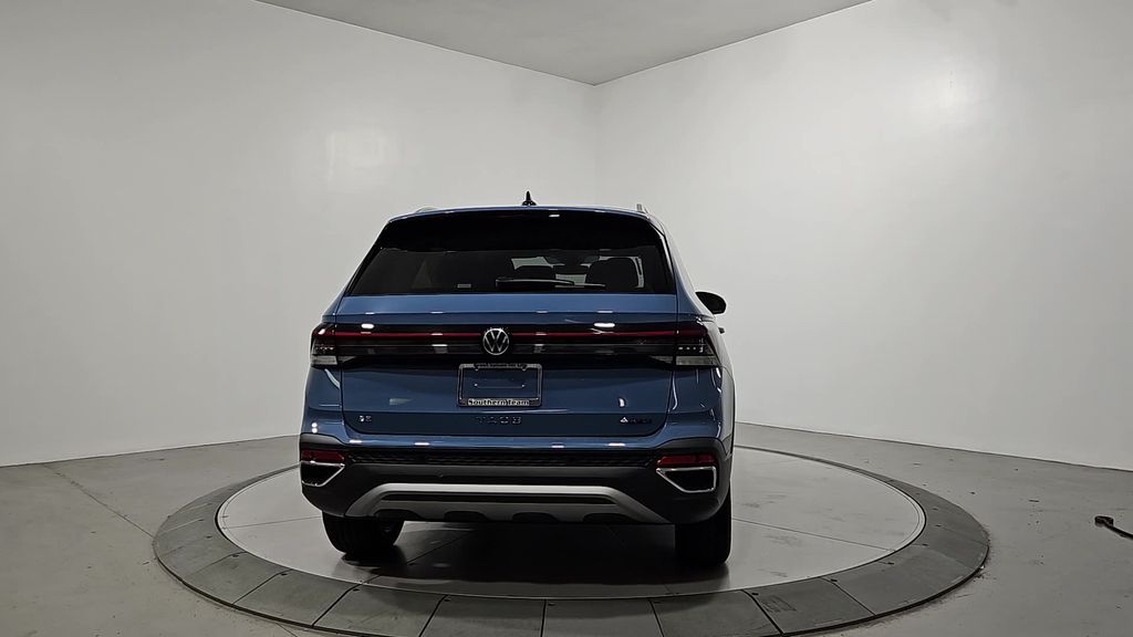 2025 Volkswagen Taos SE photo 4