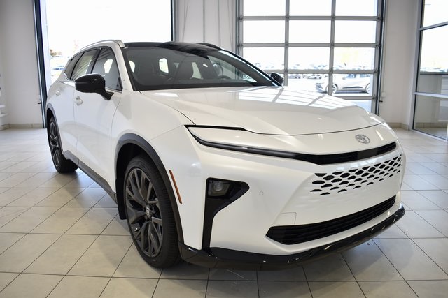 2025 Toyota Crown Signia Limited's photo