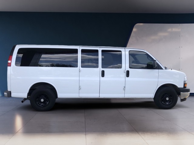 2017 Chevrolet Express Passenger LT photo 5