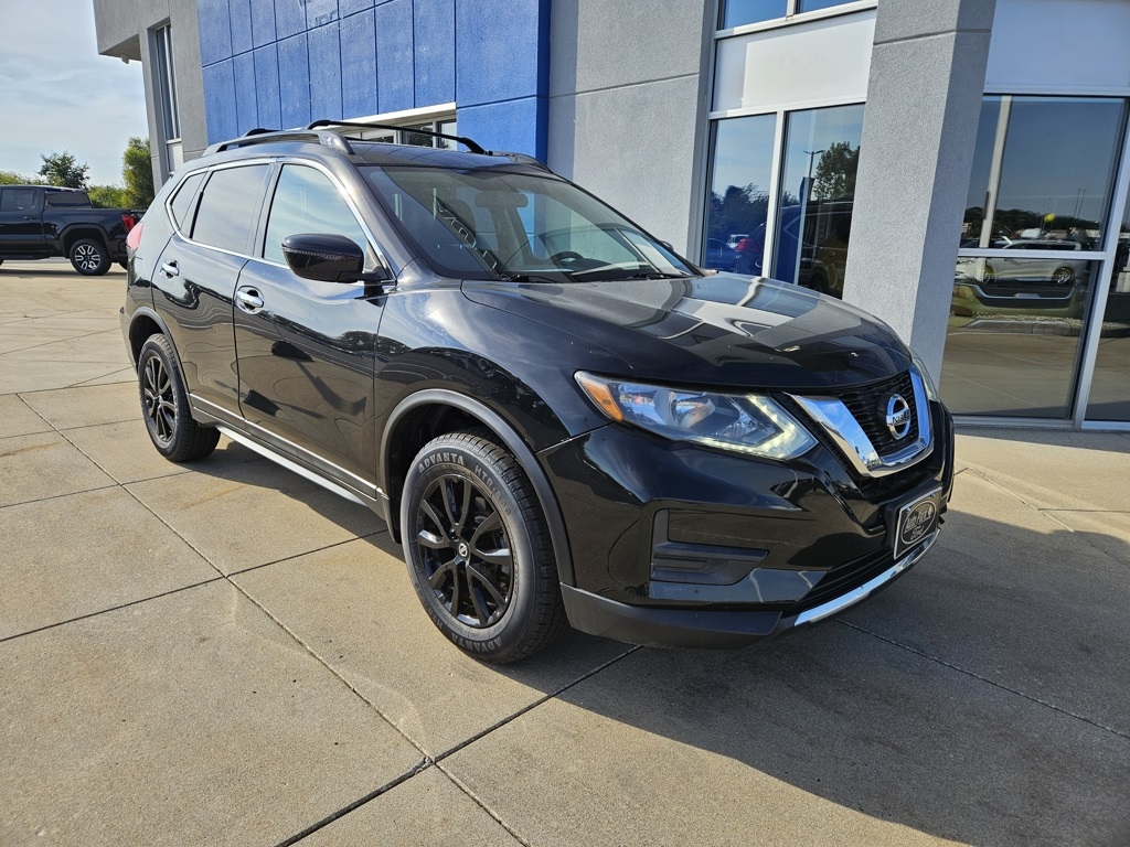 2017 Nissan Rogue SV photo 4