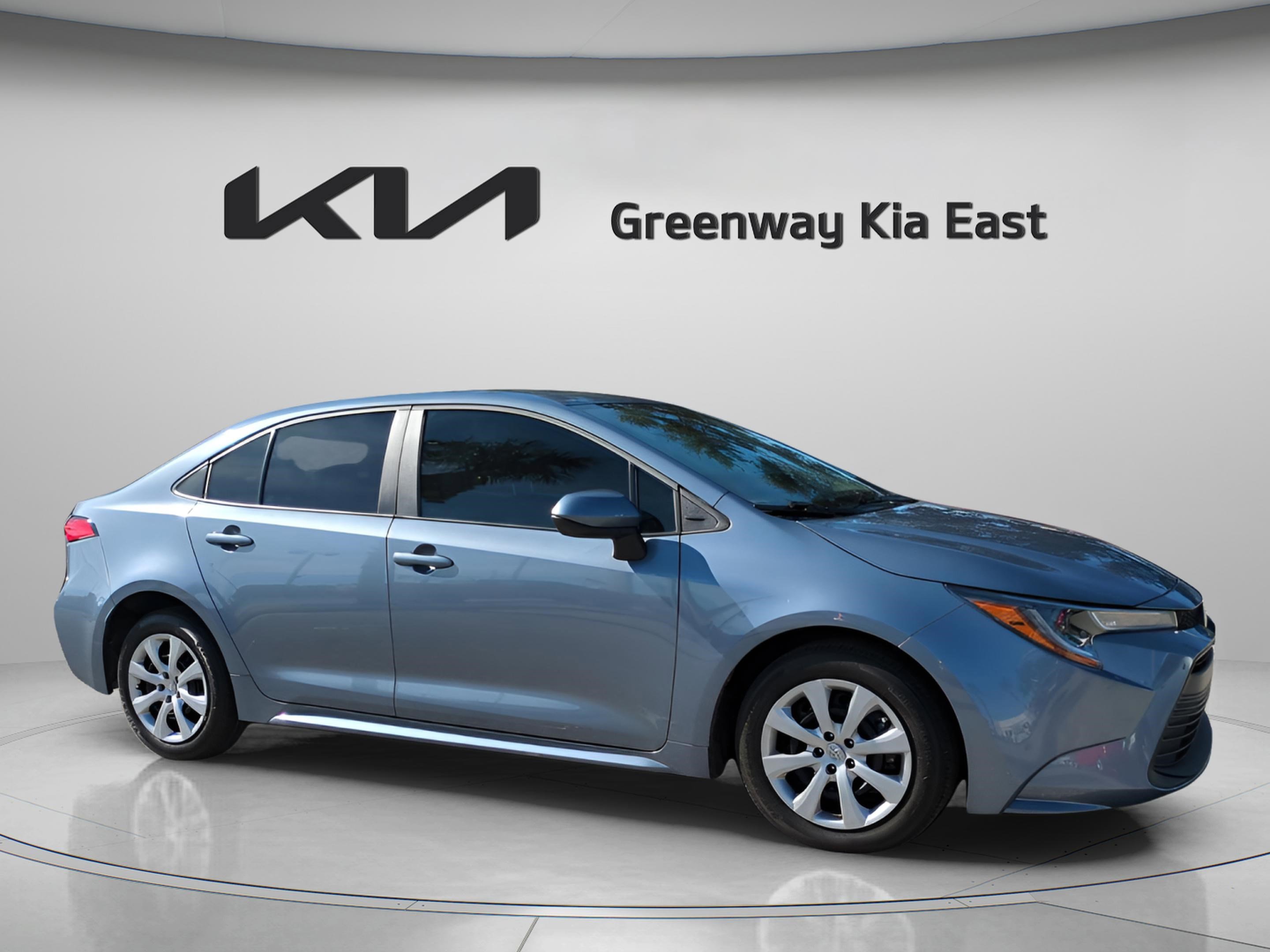 2024 Toyota Corolla LE's photo