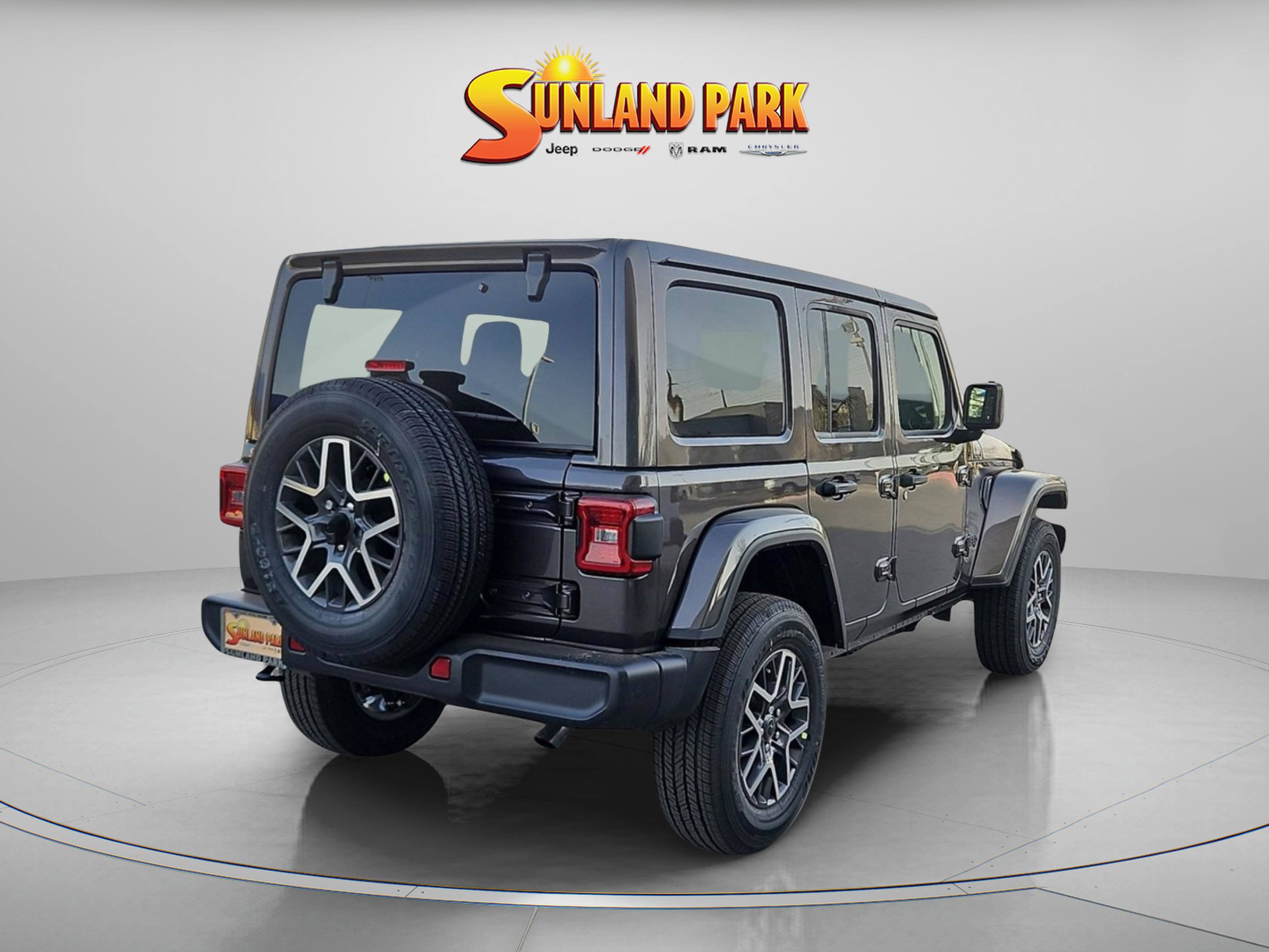 2025 Jeep Wrangler Sahara photo 4