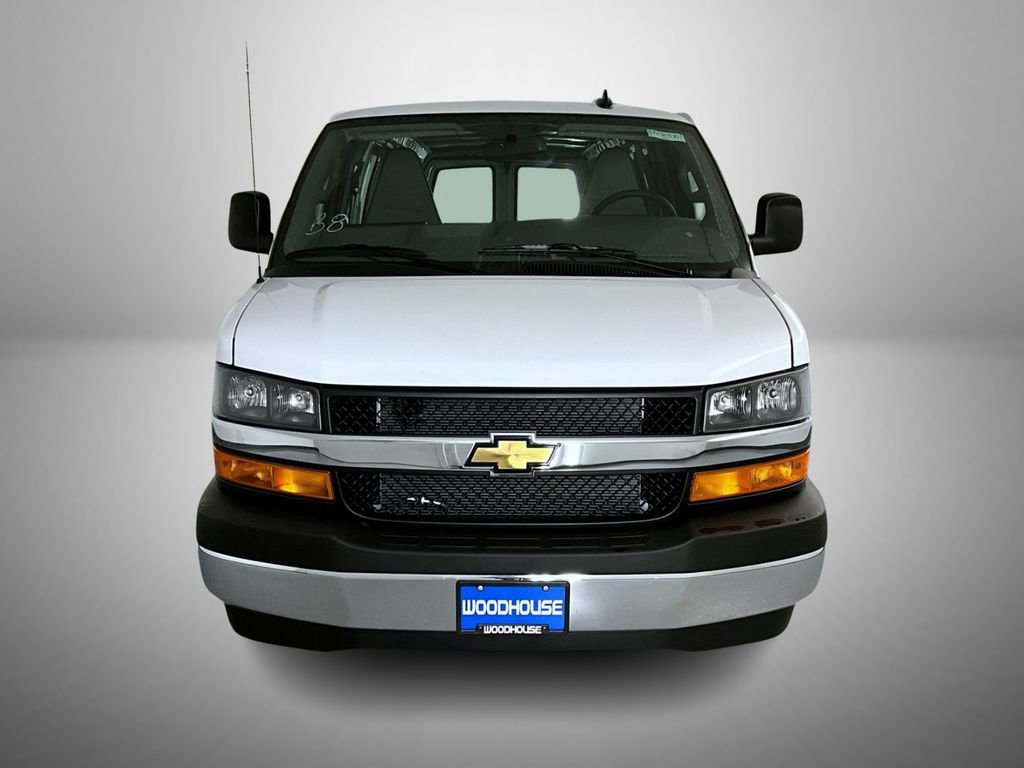 2025 Chevrolet Express Cargo 3500 photo 2