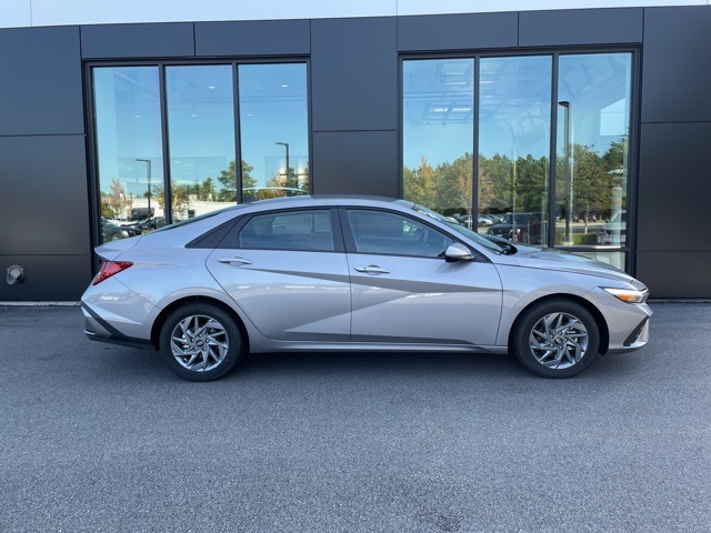 2025 Hyundai Elantra Hybrid Blue photo 2