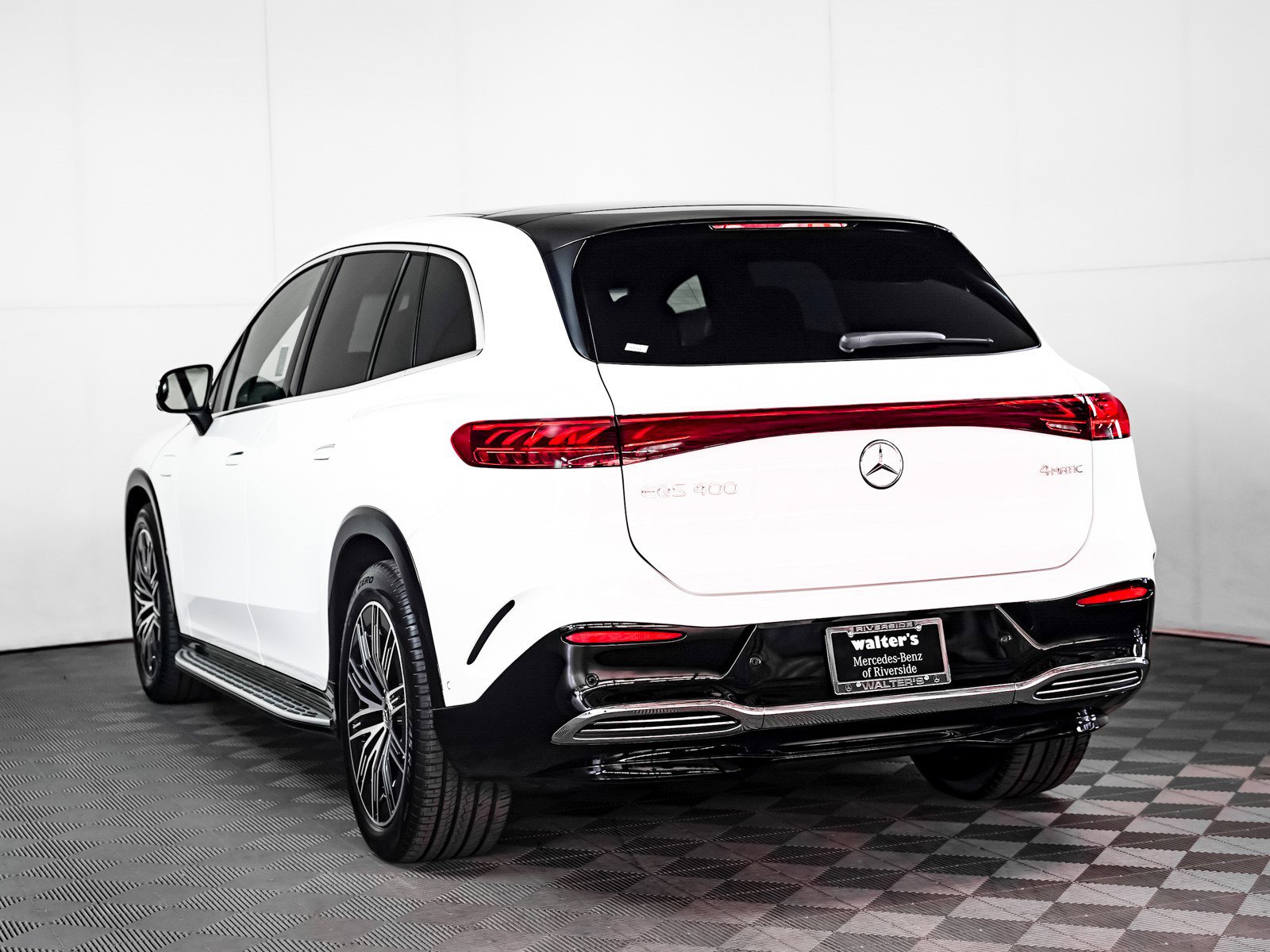 2026 Mercedes Benz EQS SUV 450 4MATIC photo 2