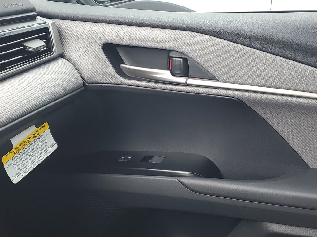 2025 Toyota Camry SE photo 21